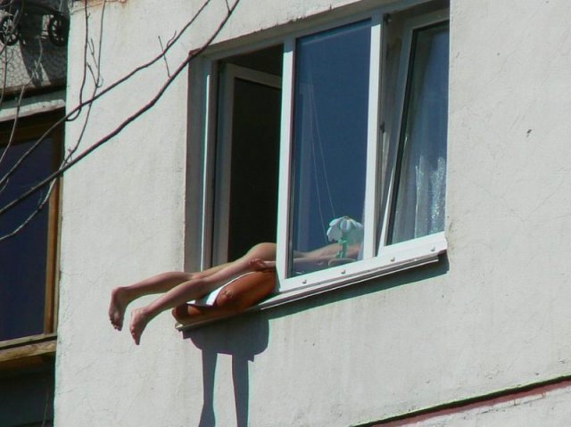 Candid Voyeur Photo Sexy Amateur Girl Does Sunbath on Balcony