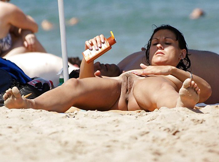 Nackt Reife Frauen am Strand Bilder auf Hidden Cams
