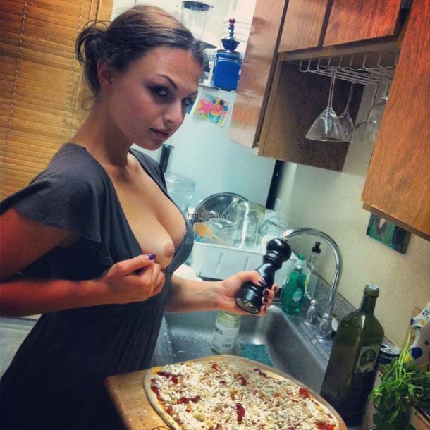 Sexy Nip Slip Photo of Girlfriend in the Kitchen